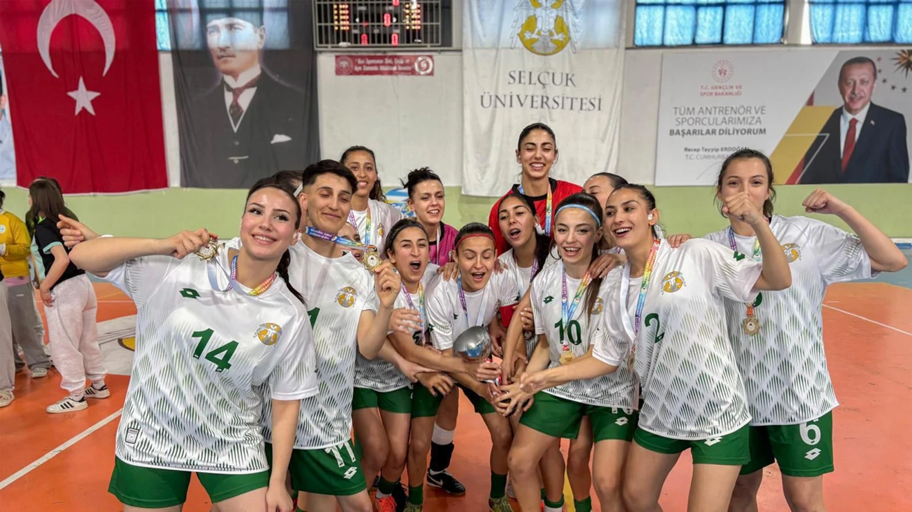 Selçuk Üniversitesi Kadın Futsal Takımı, Bölgesel Lig’de şampiyon oldu